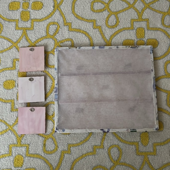 Fashion-Themed Memo Board with Accessories - Picture 9 of 11